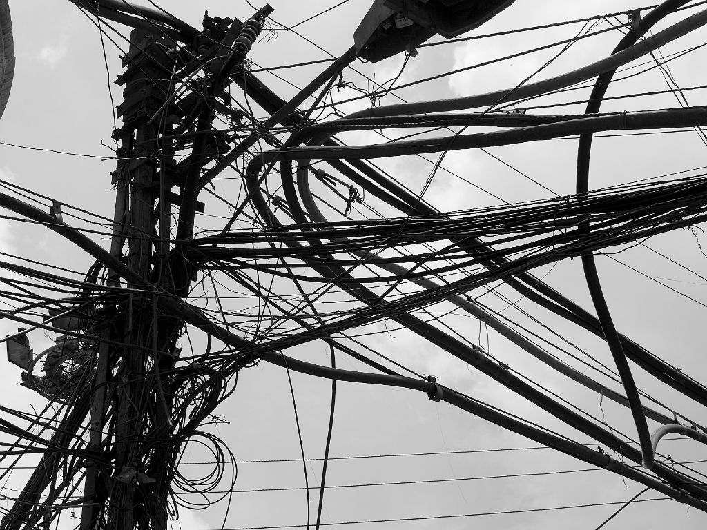 Cables en la calle, Delhi (India), 2010
