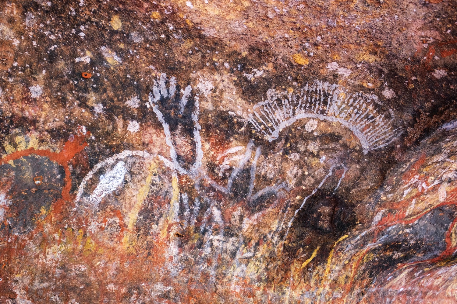 Uluru, aboriginal paintings