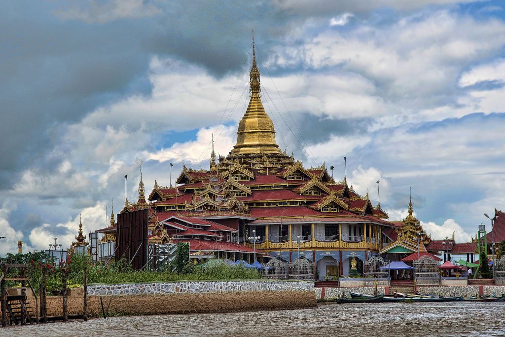 Inle Lake, Phaung Daw U Paya Pagoda