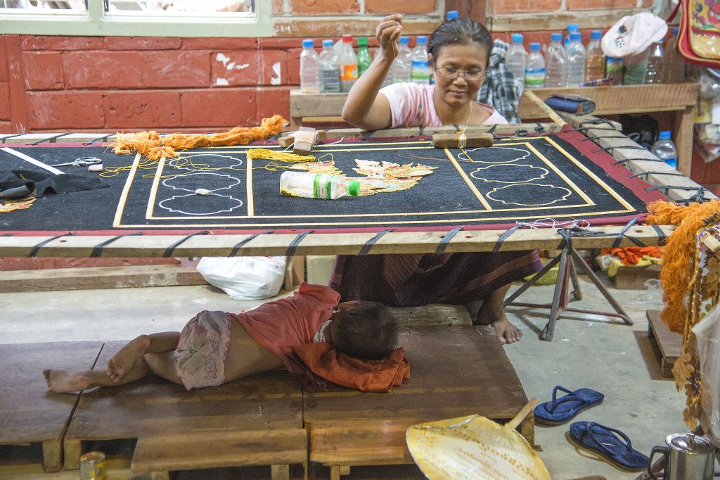 Mandalay, craft workshop