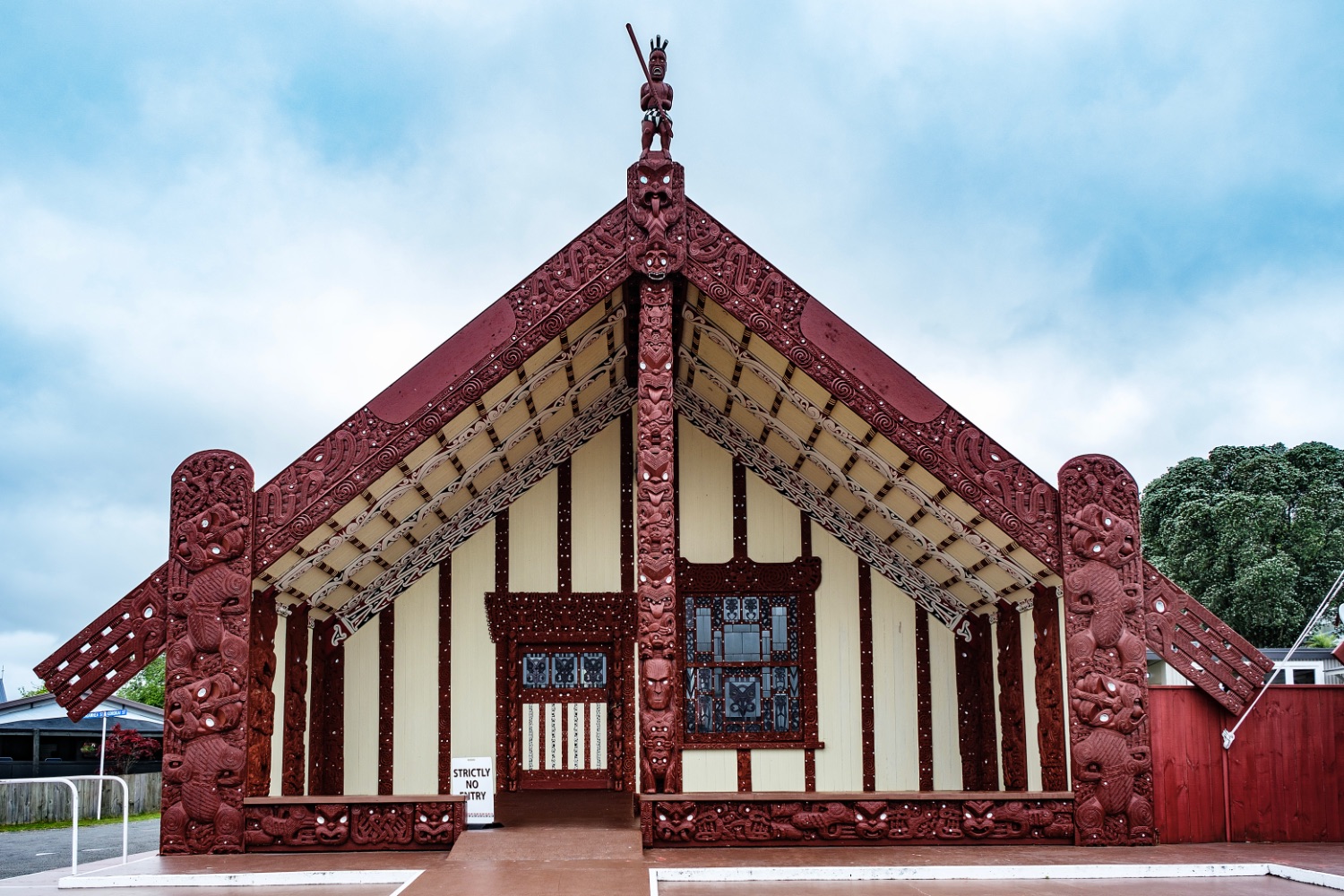 Rotorua, Ohinemutu Maori village, longhouse