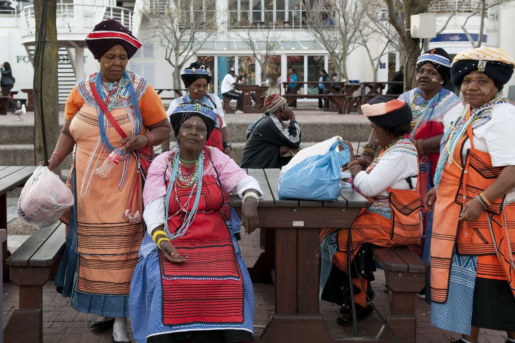 Cape Town, tribal women in Waterfront