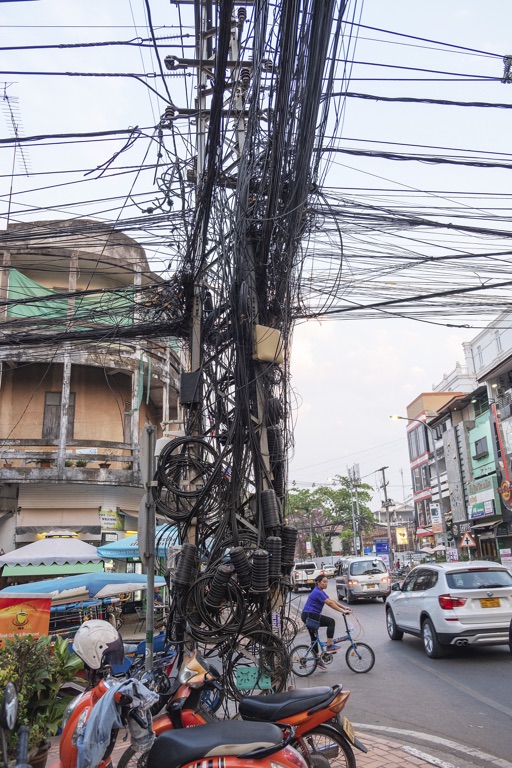 Vientian, cableado en la calle