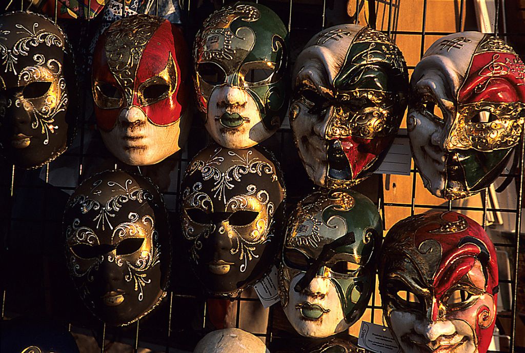 Máscaras en Venecia, 2004