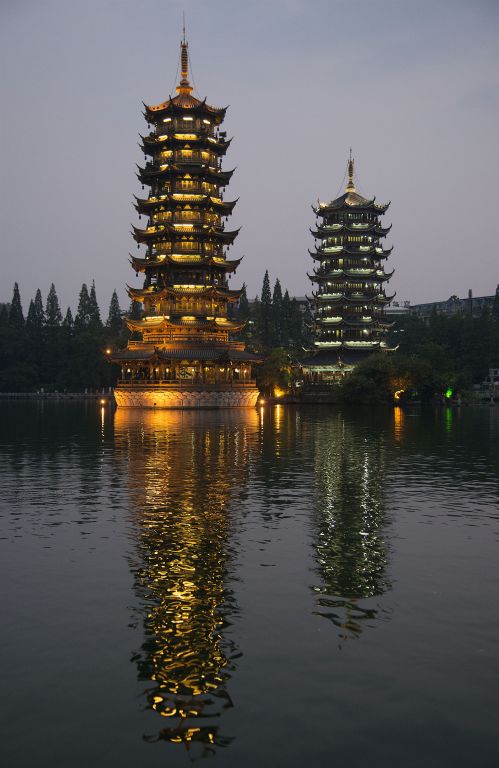 Guilin, Pagodas del Sol y de la Luna