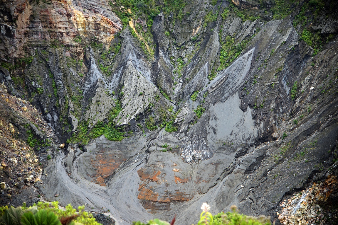 Volcán Irazú, detalle del cráter
