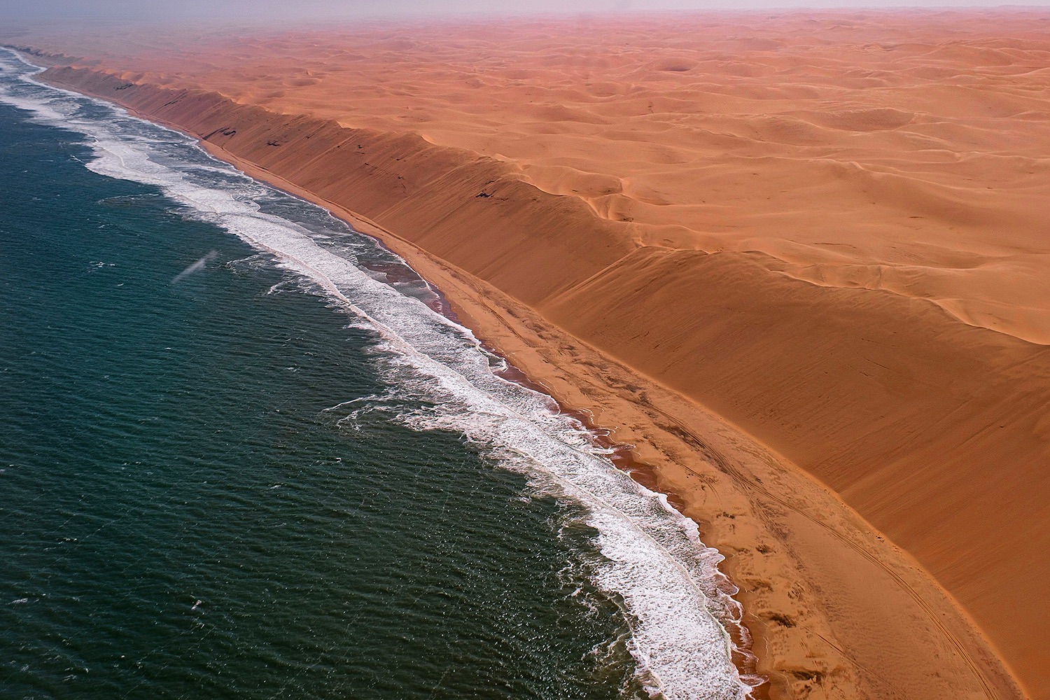 Desierto de Namib y océano Atlántico (Namibia), 2025