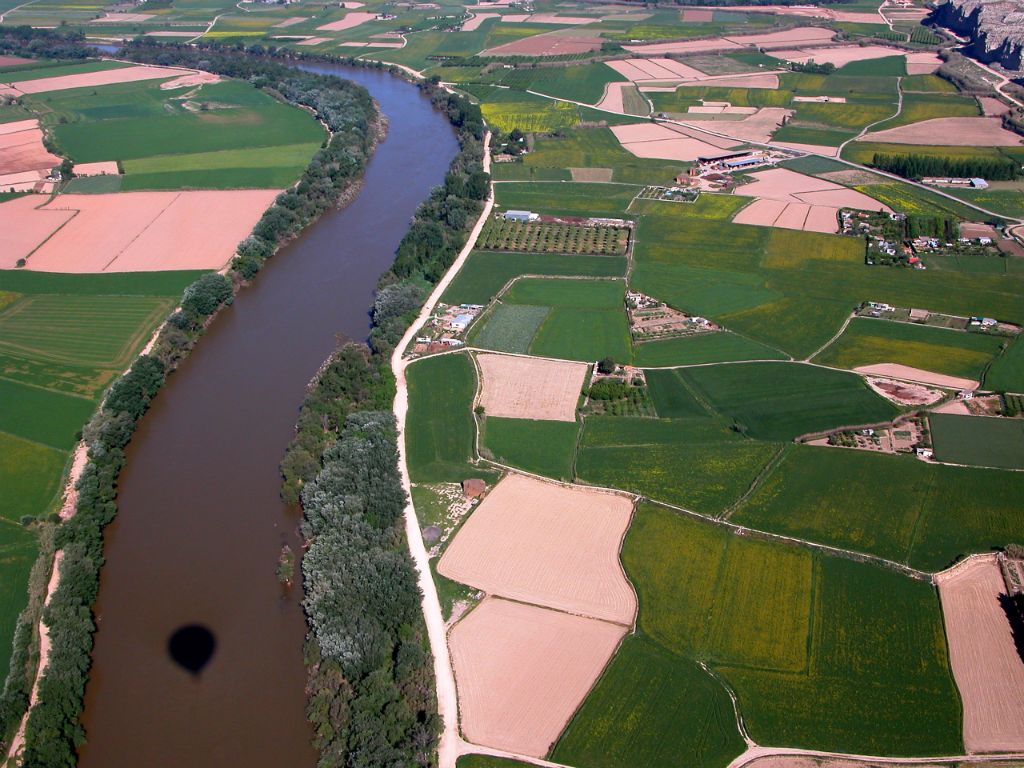 El río Ebro cerca de Zaragoza, 2003