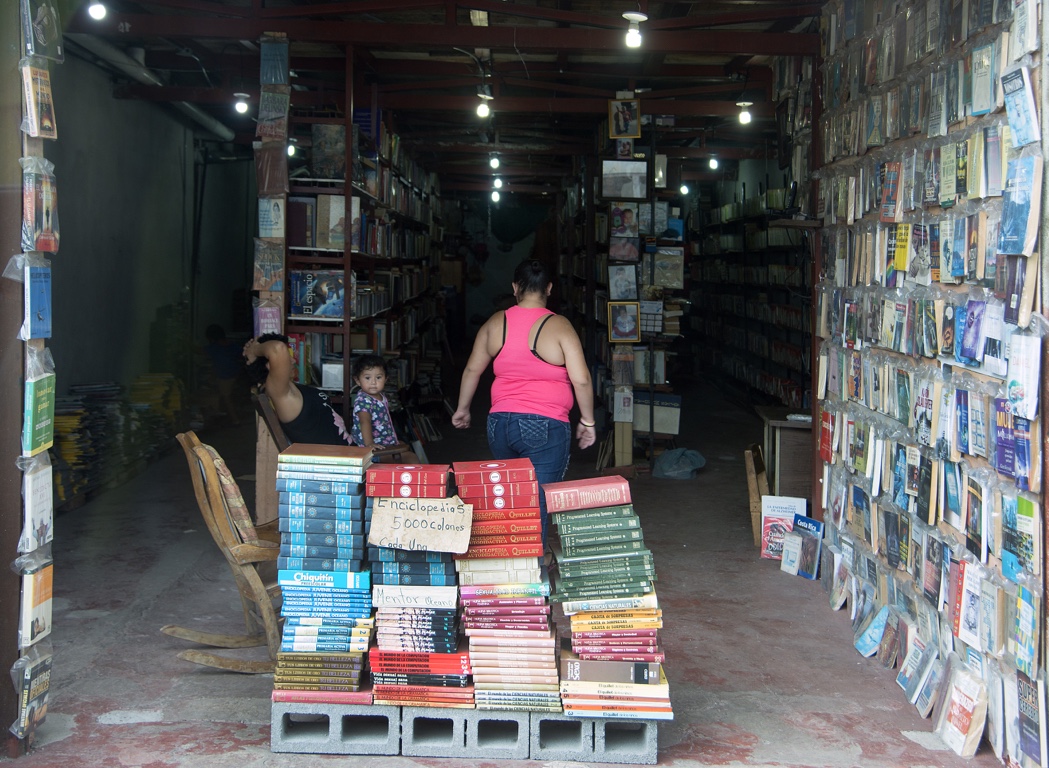 Cartago, bookstore