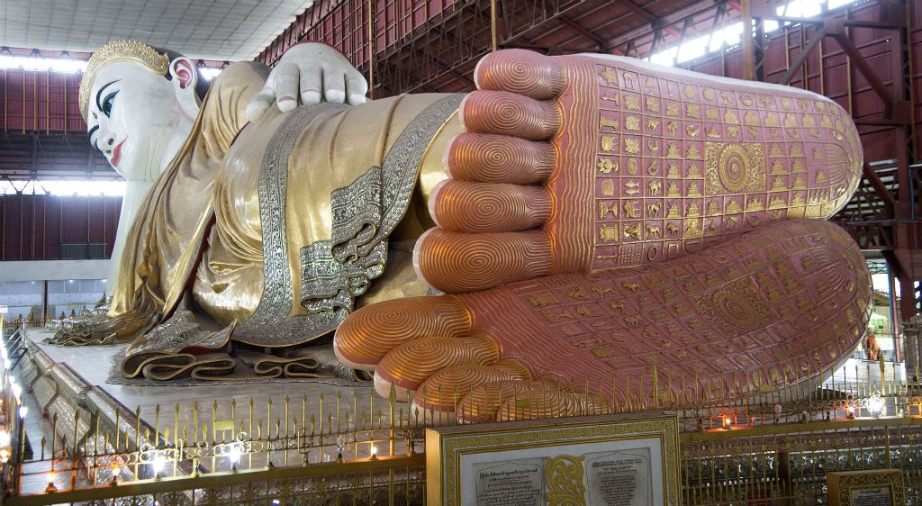 Yangon, Chaukhatgyi Temple, Reclining Buddha