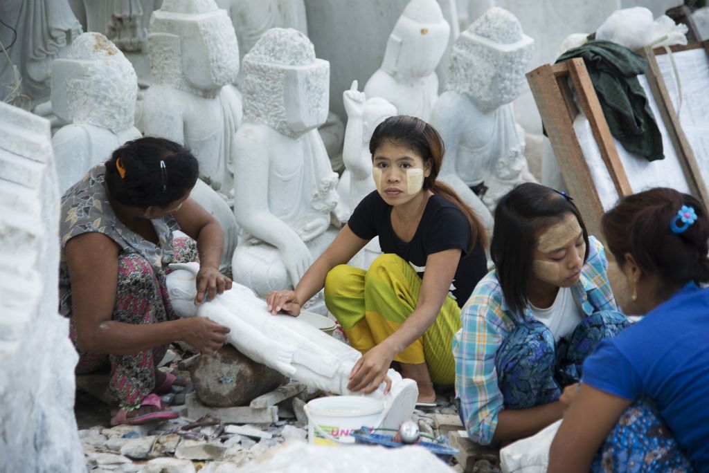 Mandalay, neighborhood of marble workshops