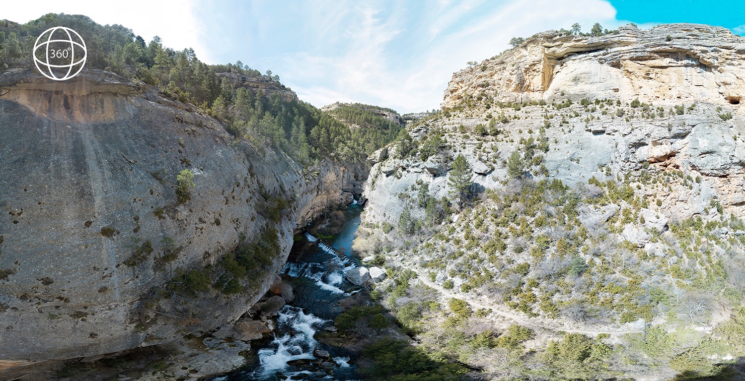 Nacimiento del río Pitarque (Teruel) - Fotografía en 360º (pinchar en la imagen para navegar por ella)