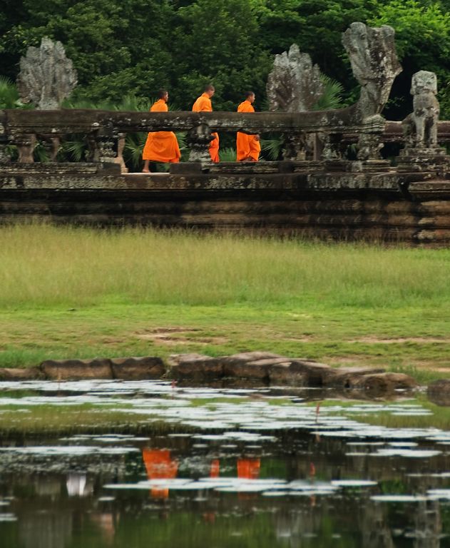 Camboya - Monjes budistas en Angkor Wat